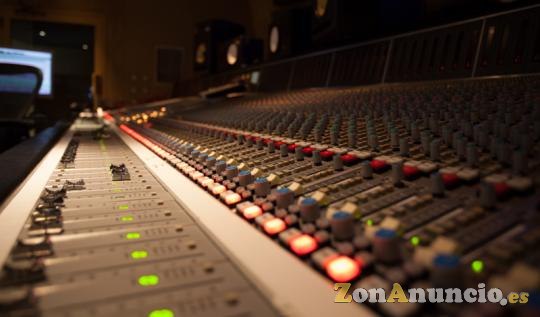 ESTUDIO DE GRABACION OFRECE SUS SERVICIOS A CANTANTES